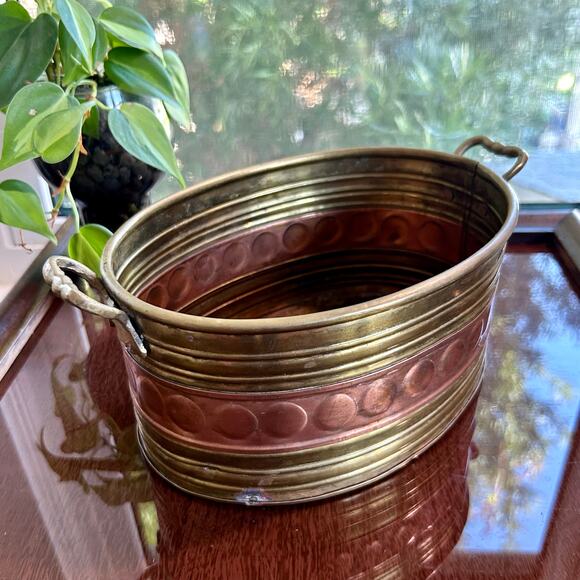 Vintage Brass & Copper Oval Jardiniere Planter with Handles - Picture 3 of 16